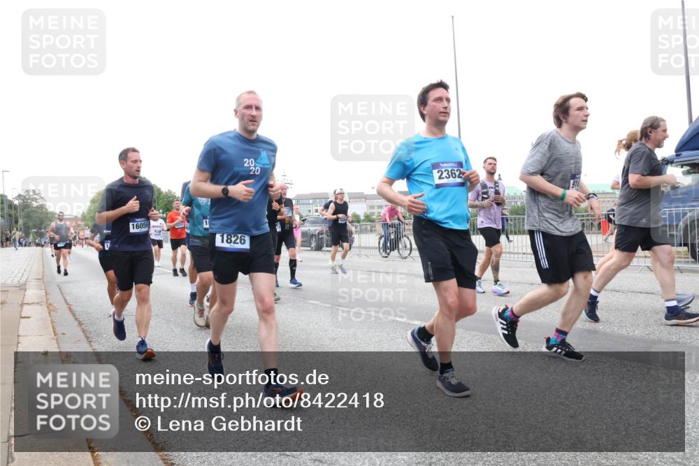 29.06.2025 - hella hamburg halbmarathon Lena Gebhardt http://msf.ph/oto/8422418 29.06.2025 10:52:49 Lombardsbrücke 20, 20, 16056, 1826, 2362, 1369, 1826, 2146, 2291, 2362, 2420, 2528, 2701, 2983, 2988, 3140, 3227, 3645, 3787, 4591, 4729, 5360, 6135, 6521, 6671, 7032, 7511, 7681, 7735, 7737, 7812, 8641, 9068, 9070, 9103, 9545, 9731, 10055, 10080, 10392, 10417, 10568, 10600, 10661, 10879, 10928, 10981, 11084, 11297, 11520, 11524, 11919, 12127, 12128, 12546, 12994, 13489, 14009, 14765, 14807, 14977, 14979, 16137 meine-sportfotos.de