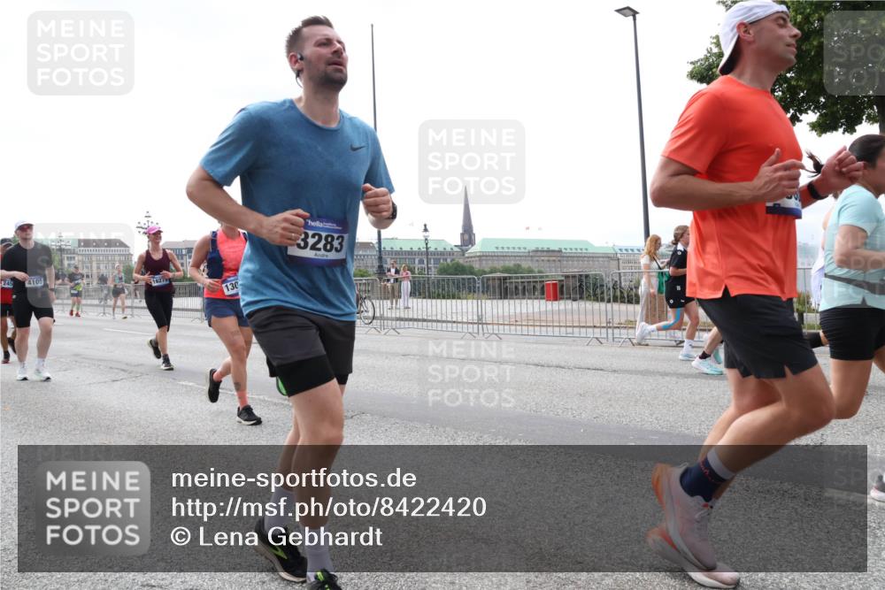 29.06.2025 - hella hamburg halbmarathon Lena Gebhardt http://msf.ph/oto/8422420 29.06.2025 10:43:01 Lombardsbrücke 245, 4105, 1627, 130, 3283, 1149, 1467, 1656, 1788, 1816, 1964, 1994, 2103, 2158, 2267, 2361, 2401, 2450, 2509, 2538, 2940, 2941, 2971, 3074, 3283, 3378, 3518, 3638, 3764, 3874, 4056, 4092, 4105, 4177, 4302, 4334, 4385, 4680, 4778, 5067, 5268, 5417, 5610, 5755, 5967, 6120, 6764, 7043, 7461, 7513, 7872, 8161, 8184, 8435, 8529, 8795, 8991, 9072, 9304, 9378, 9644, 9976, 10008, 10180, 10454, 10697, 11142, 11710, 12151, 12441, 13049, 13241 meine-sportfotos.de