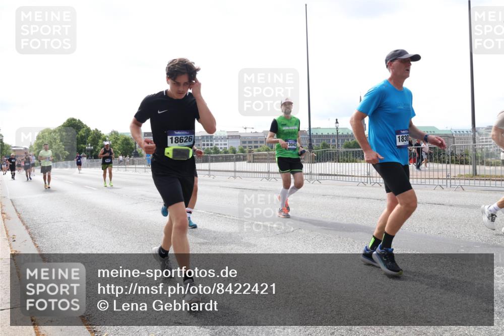 29.06.2025 - hella hamburg halbmarathon Lena Gebhardt http://msf.ph/oto/8422421 29.06.2025 10:27:55 Lombardsbrücke 18626, 13043, 1830, 1148, 2080, 3389, 4372, 5177, 5285, 5369, 5847, 6214, 6632, 7497, 7764, 7978, 8085, 8215, 9567, 9688, 10158, 10412, 10413, 11256, 11692, 11739, 12500, 12780, 12823, 12842, 13043, 13568, 13678, 13860, 14155, 14206, 15123, 15607, 15608, 16569, 16804, 16838, 17427, 17791, 18012, 18256, 18301, 18626, 18766 meine-sportfotos.de