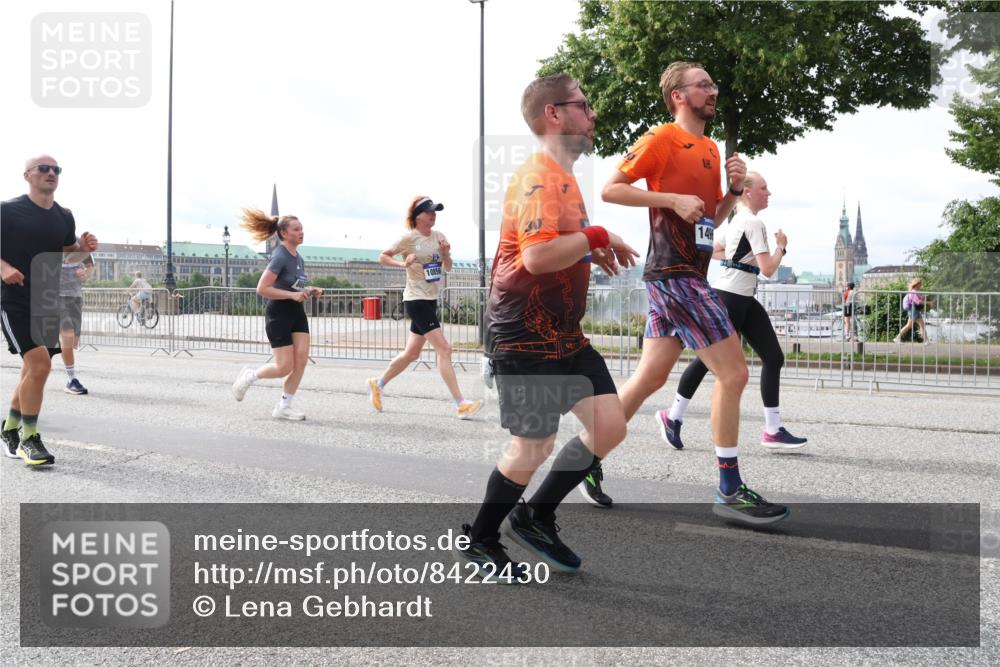 29.06.2025 - hella hamburg halbmarathon Lena Gebhardt http://msf.ph/oto/8422430 29.06.2025 10:18:45 Lombardsbrücke 10856, 149, 1234, 1349, 1521, 1820, 2096, 2335, 2703, 2781, 2821, 3026, 3105, 3202, 3529, 3591, 3592, 3631, 4123, 4383, 4710, 4718, 4802, 4845, 5049, 5264, 5266, 5323, 5834, 5909, 5910, 6194, 6332, 6413, 6533, 6736, 7051, 7121, 7160, 7214, 7252, 7454, 8341, 8665, 8780, 9222, 9270, 9272, 9276, 9505, 9549, 9586, 9658, 9748, 9757, 9834, 10037, 10172, 10467, 10502, 10659, 10687, 10816, 12541, 12548, 12552, 12703, 13341 meine-sportfotos.de