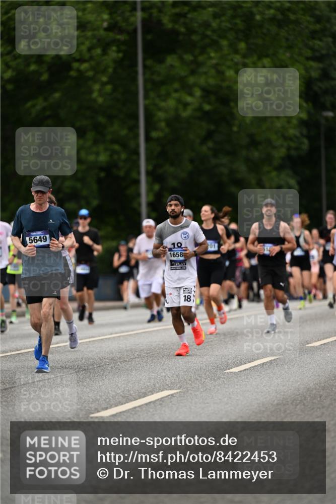 29.06.2025 - hella hamburg halbmarathon Dr. Thomas Lammeyer http://msf.ph/oto/8422453 29.06.2025 10:48:13 Kennedybrücke 1816, 2258, 2343, 2361, 3597, 4636, 4866, 5001, 5192, 5201, 5214, 5649, 5720, 5902, 5905, 6012, 6096, 6334, 6931, 7197, 7205, 8504, 9704, 9879, 10006, 10097, 10202, 10220, 11279 meine-sportfotos.de
