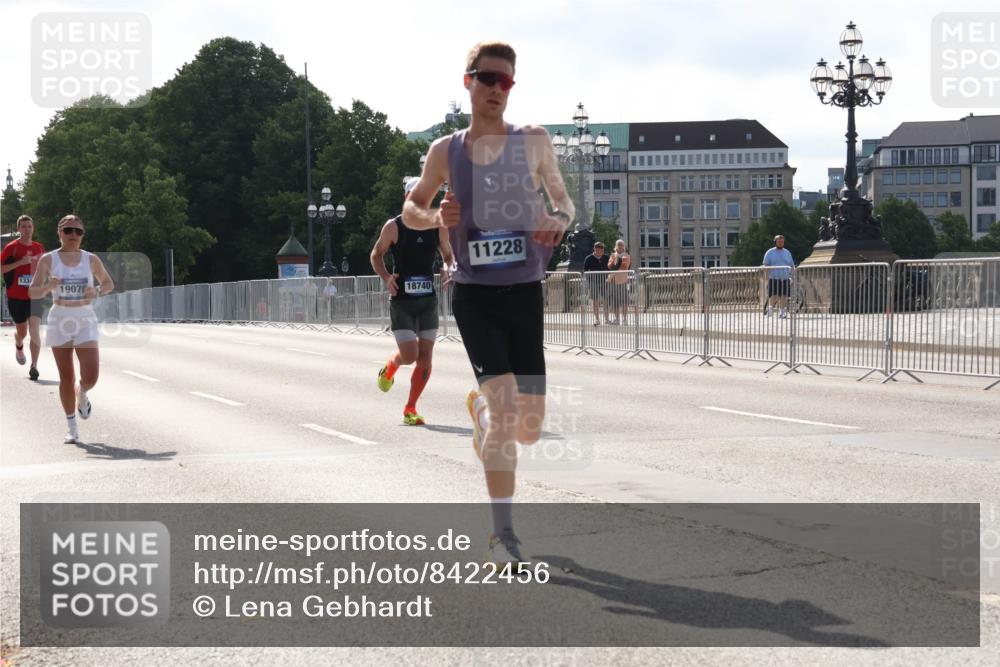 29.06.2025 - hella hamburg halbmarathon Lena Gebhardt http://msf.ph/oto/8422456 29.06.2025 09:42:41 Lombardsbrücke 1334, 1907, 18740, 11228, 2618, 5612, 7331, 7855, 9269, 10468, 11078, 11228, 12360, 13346, 13872, 13913, 14113, 14753, 14836, 15253, 16615, 17614, 18569, 18740, 19041, 19042, 19050, 19076, 19078 meine-sportfotos.de