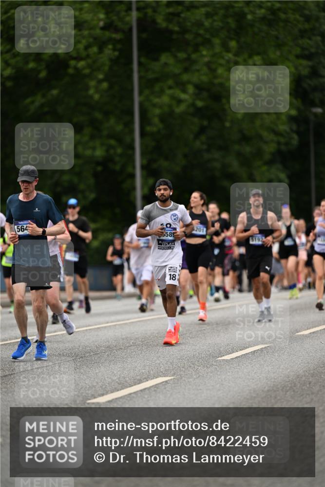29.06.2025 - hella hamburg halbmarathon Dr. Thomas Lammeyer http://msf.ph/oto/8422459 29.06.2025 10:48:13 Kennedybrücke 1816, 2258, 2343, 2361, 3597, 4636, 4866, 5001, 5192, 5201, 5214, 5649, 5720, 5902, 5905, 6012, 6096, 6334, 6931, 7197, 7205, 8504, 9704, 9879, 10006, 10097, 10202, 10220, 11279 meine-sportfotos.de
