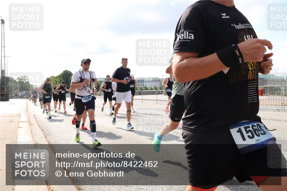 29.06.2025 - hella hamburg halbmarathon Lena Gebhardt http://msf.ph/oto/8422462 29.06.2025 09:51:57 Lombardsbrücke 4600, 10691, 17911, 25, 1569, 1057, 1312, 1353, 1520, 1569, 1570, 1604, 1631, 1763, 1903, 1920, 2653, 2880, 3437, 3697, 4297, 4634, 4759, 4843, 4865, 4991, 5014, 5047, 5129, 5231, 5336, 5375, 5410, 5690, 5987, 6373, 6490, 6700, 6705, 6711, 6770, 7092, 7105, 7185, 7363, 7710, 8074, 8346, 8359, 8564, 8871, 8900, 9114, 9358, 9364, 9547, 9659, 10319, 10375, 10480, 10669, 10691, 10934, 10978, 11021, 11417, 11714, 11821, 12438, 12623, 12711 meine-sportfotos.de