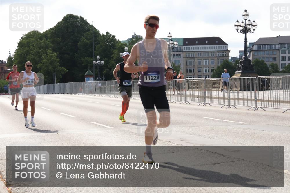 29.06.2025 - hella hamburg halbmarathon Lena Gebhardt http://msf.ph/oto/8422470 29.06.2025 09:42:41 Lombardsbrücke 19076, 1334, 18740, 11228, 2618, 5612, 7331, 7855, 9269, 10468, 11078, 11228, 12360, 13346, 13872, 13913, 14113, 14753, 14836, 15253, 16615, 17614, 18569, 18740, 19041, 19042, 19050, 19076, 19078 meine-sportfotos.de