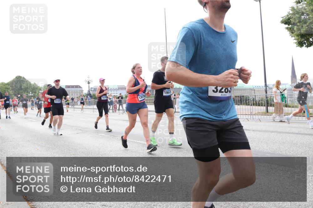 29.06.2025 - hella hamburg halbmarathon Lena Gebhardt http://msf.ph/oto/8422471 29.06.2025 10:43:01 Lombardsbrücke 16279, 2, 4105, 13070, 1964, 3203, 2151, 1149, 1467, 1656, 1788, 1816, 1964, 1994, 2103, 2158, 2267, 2361, 2401, 2450, 2509, 2538, 2940, 2941, 2971, 3074, 3283, 3378, 3518, 3638, 3764, 3874, 4056, 4092, 4105, 4177, 4302, 4334, 4385, 4680, 4778, 5067, 5268, 5417, 5610, 5755, 5967, 6120, 6764, 7043, 7461, 7513, 7872, 8161, 8184, 8435, 8529, 8795, 8991, 9072, 9304, 9378, 9644, 9976, 10008, 10180, 10454, 10697, 11142, 11710, 12151, 12441, 13049, 13241 meine-sportfotos.de