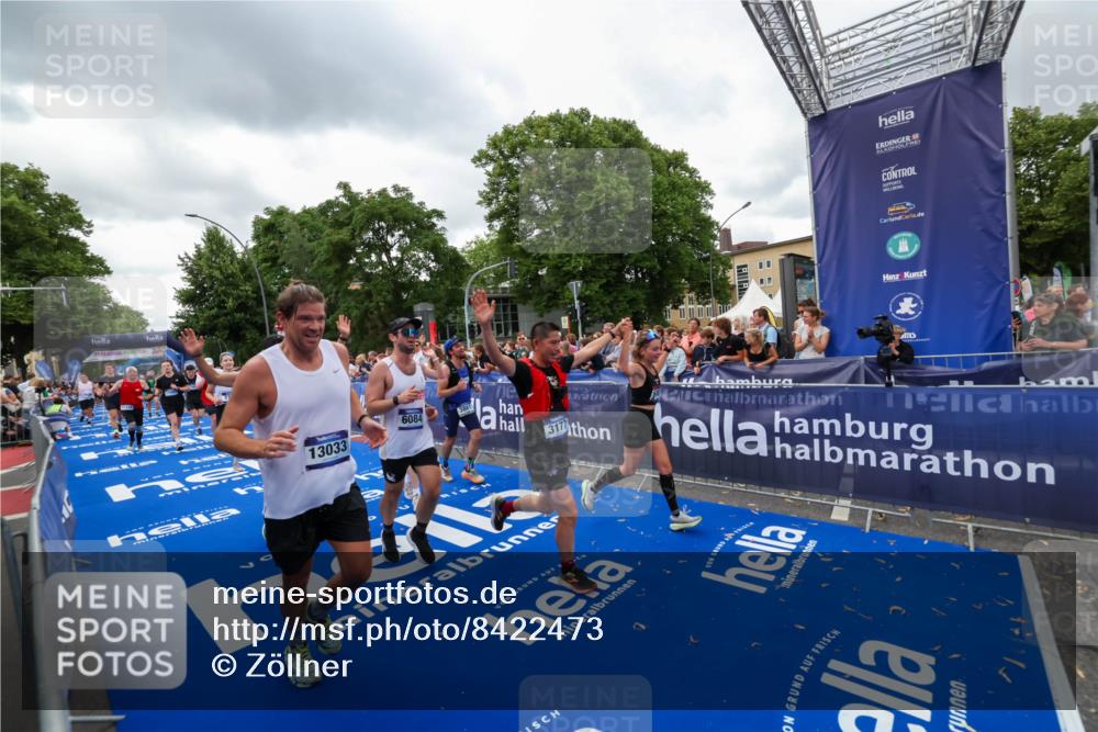 29.06.2025 - hella hamburg halbmarathon Zöllner http://msf.ph/oto/8422473 29.06.2025 10:54:22 Ziel 1267, 1442, 3103, 3177, 3861, 6082, 6084, 6511, 6512, 7274, 8223, 8772, 11430, 13033, 13289, 13803, 15946, 16527, 16574, 16750, 16879, 17087, 17698, 18268 meine-sportfotos.de