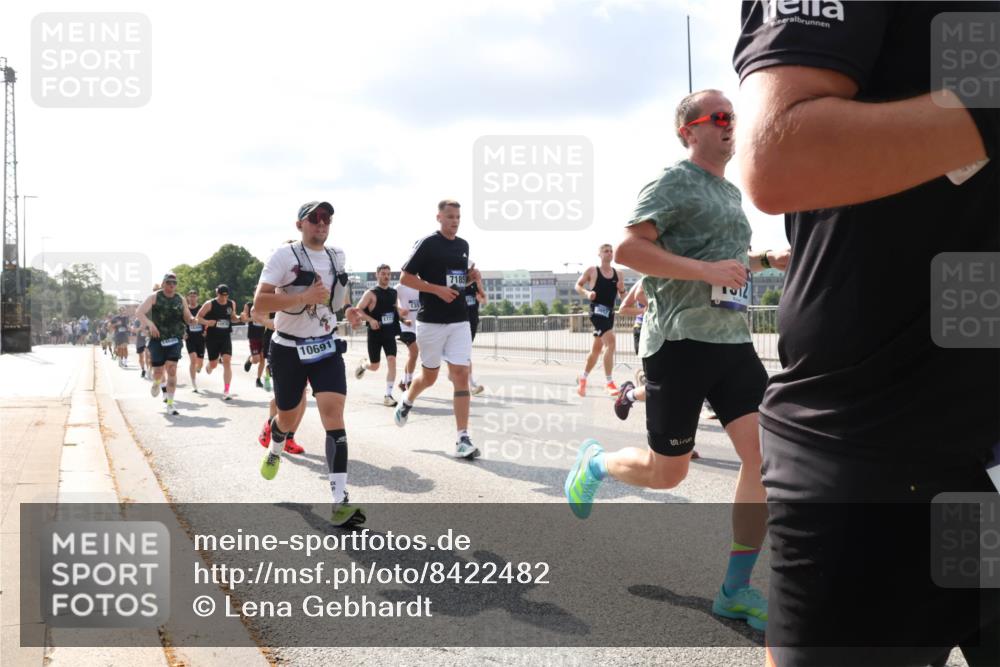 29.06.2025 - hella hamburg halbmarathon Lena Gebhardt http://msf.ph/oto/8422482 29.06.2025 09:51:57 Lombardsbrücke 14600, 10691, 177, 7185, 1057, 1312, 1353, 1520, 1569, 1570, 1604, 1631, 1763, 1903, 1920, 2653, 2880, 3437, 3697, 4297, 4634, 4759, 4843, 4865, 4991, 5014, 5047, 5129, 5231, 5336, 5375, 5410, 5690, 5987, 6373, 6490, 6700, 6705, 6711, 6770, 7092, 7105, 7185, 7363, 7710, 8074, 8346, 8359, 8564, 8871, 8900, 9114, 9358, 9364, 9547, 9659, 10319, 10375, 10480, 10669, 10691, 10934, 10978, 11021, 11417, 11714, 11821, 12438, 12623, 12711 meine-sportfotos.de