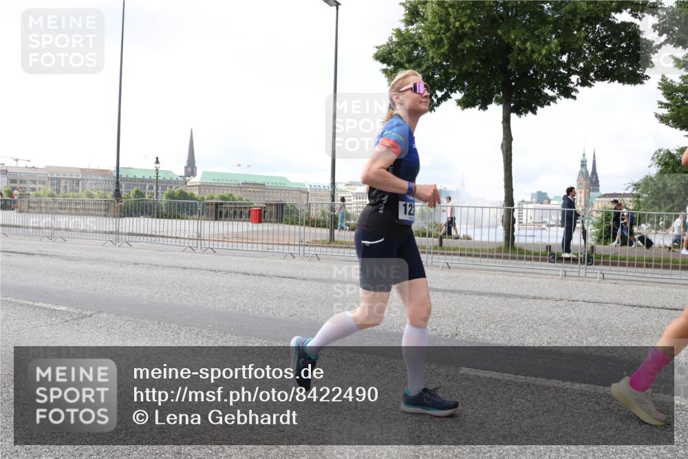 29.06.2025 - hella hamburg halbmarathon Lena Gebhardt http://msf.ph/oto/8422490 29.06.2025 10:05:59 Lombardsbrücke 12, 1229, 1448, 1830, 1842, 2471, 2540, 2624, 3062, 3461, 3929, 4169, 4542, 4782, 5431, 5762, 6014, 7138, 7741, 8051, 8316, 8894, 8909, 9339, 9361, 9477, 9736, 9737, 9738, 9917, 10343, 10781, 10791, 10998, 11958, 13042, 13054, 13481, 14369, 14987, 15229, 15766, 15772, 16441, 16687, 17239, 17731, 17740, 17746, 17885, 18768, 18857, 18966, 18973, 19248 meine-sportfotos.de