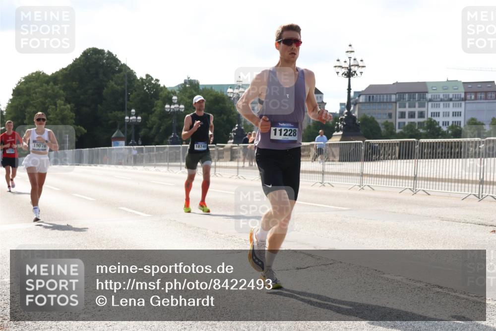 29.06.2025 - hella hamburg halbmarathon Lena Gebhardt http://msf.ph/oto/8422493 29.06.2025 09:42:41 Lombardsbrücke 13340, 19076, 18740, 11228, 2618, 5612, 7331, 7855, 9269, 10468, 11078, 11228, 12360, 13346, 13872, 13913, 14113, 14753, 14836, 15253, 16615, 17614, 18569, 18740, 19041, 19042, 19050, 19076, 19078 meine-sportfotos.de