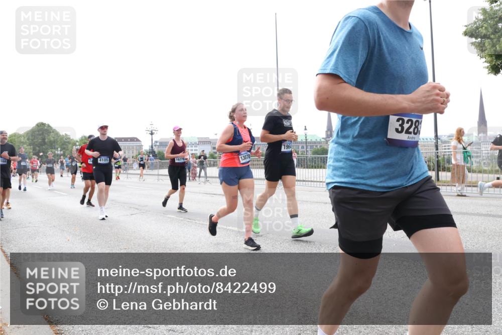 29.06.2025 - hella hamburg halbmarathon Lena Gebhardt http://msf.ph/oto/8422499 29.06.2025 10:43:01 Lombardsbrücke 168, 24, 4105, 16279, 13070, 1964, 328, 1149, 1467, 1656, 1788, 1816, 1964, 1994, 2103, 2158, 2267, 2361, 2401, 2450, 2509, 2538, 2940, 2941, 2971, 3074, 3283, 3378, 3518, 3638, 3764, 3874, 4056, 4092, 4105, 4177, 4302, 4334, 4385, 4680, 4778, 5067, 5268, 5417, 5610, 5755, 5967, 6120, 6764, 7043, 7461, 7513, 7872, 8161, 8184, 8435, 8529, 8795, 8991, 9072, 9304, 9378, 9644, 9976, 10008, 10180, 10454, 10697, 11142, 11710, 12151, 12441, 13049, 13241 meine-sportfotos.de