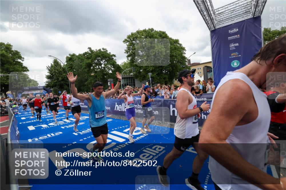 29.06.2025 - hella hamburg halbmarathon Zöllner http://msf.ph/oto/8422502 29.06.2025 10:54:22 Ziel 1267, 1442, 3103, 3177, 3861, 6082, 6084, 6511, 6512, 7274, 8223, 8772, 11430, 13033, 13289, 13803, 15946, 16527, 16574, 16750, 16879, 17087, 17698, 18268 meine-sportfotos.de