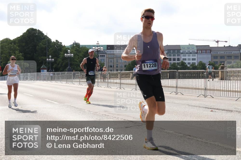29.06.2025 - hella hamburg halbmarathon Lena Gebhardt http://msf.ph/oto/8422506 29.06.2025 09:42:41 Lombardsbrücke 19076, 18740, 11228, 2618, 5612, 7331, 7855, 9269, 10468, 11078, 11228, 12360, 13346, 13872, 13913, 14113, 14753, 14836, 15253, 16615, 17614, 18569, 18740, 19041, 19042, 19050, 19076, 19078 meine-sportfotos.de