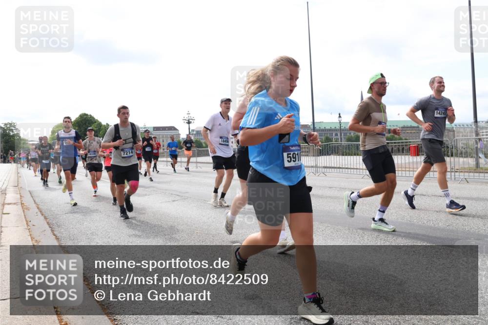 29.06.2025 - hella hamburg halbmarathon Lena Gebhardt http://msf.ph/oto/8422509 29.06.2025 10:18:46 Lombardsbrücke 1845, 18336, 7214, 5916, 14247, 1234, 1349, 1521, 1820, 2096, 2335, 2703, 2781, 2821, 3026, 3105, 3118, 3202, 3529, 3591, 3592, 3631, 4123, 4383, 4710, 4718, 4802, 4845, 5049, 5264, 5266, 5323, 5834, 5909, 5910, 6194, 6332, 6413, 6533, 6736, 7051, 7121, 7160, 7214, 7252, 7454, 8341, 8665, 8780, 9222, 9270, 9272, 9276, 9505, 9549, 9586, 9658, 9748, 9756, 9757, 9834, 10037, 10172, 10467, 10502, 10659, 10687, 10816, 12541, 12548, 12552, 12703, 13341 meine-sportfotos.de