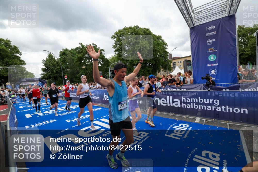 29.06.2025 - hella hamburg halbmarathon Zöllner http://msf.ph/oto/8422515 29.06.2025 10:54:23 Ziel 1267, 1442, 3103, 3177, 3861, 4635, 6082, 6084, 6511, 6512, 7274, 8223, 8772, 11430, 12362, 13033, 13289, 13803, 15946, 16527, 16574, 16750, 16879, 17087, 17698, 18268 meine-sportfotos.de