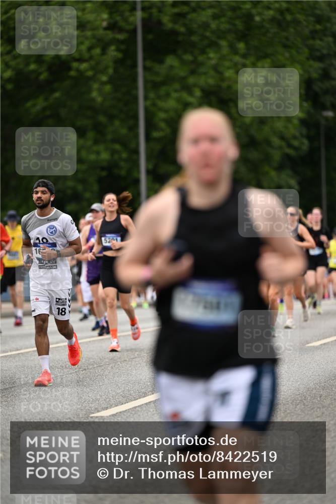 29.06.2025 - hella hamburg halbmarathon Dr. Thomas Lammeyer http://msf.ph/oto/8422519 29.06.2025 10:48:15 Kennedybrücke 1816, 2258, 2343, 2361, 3597, 4636, 4866, 5001, 5192, 5201, 5214, 5649, 5902, 5905, 6012, 6096, 6226, 6334, 6931, 7197, 7205, 8504, 9704, 9879, 10006, 10097, 10220, 11093, 11279 meine-sportfotos.de