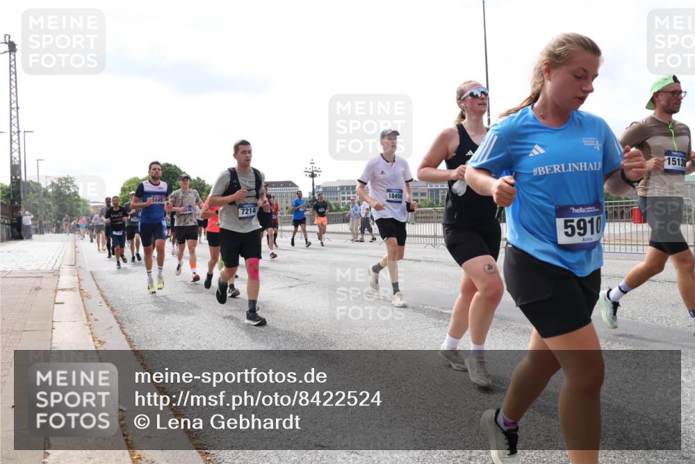 29.06.2025 - hella hamburg halbmarathon Lena Gebhardt http://msf.ph/oto/8422524 29.06.2025 10:18:46 Lombardsbrücke 1452, 5049, 18456, 7214, 15138, 5910, 1234, 1349, 1521, 1820, 2096, 2335, 2703, 2781, 2821, 3026, 3105, 3118, 3202, 3529, 3591, 3592, 3631, 4123, 4383, 4710, 4718, 4802, 4845, 5049, 5264, 5266, 5323, 5834, 5909, 5910, 6194, 6332, 6413, 6533, 6736, 7051, 7121, 7160, 7214, 7252, 7454, 8341, 8665, 8780, 9222, 9270, 9272, 9276, 9505, 9549, 9586, 9658, 9748, 9756, 9757, 9834, 10037, 10172, 10467, 10502, 10659, 10687, 10816, 12541, 12548, 12552, 12703, 13341 meine-sportfotos.de