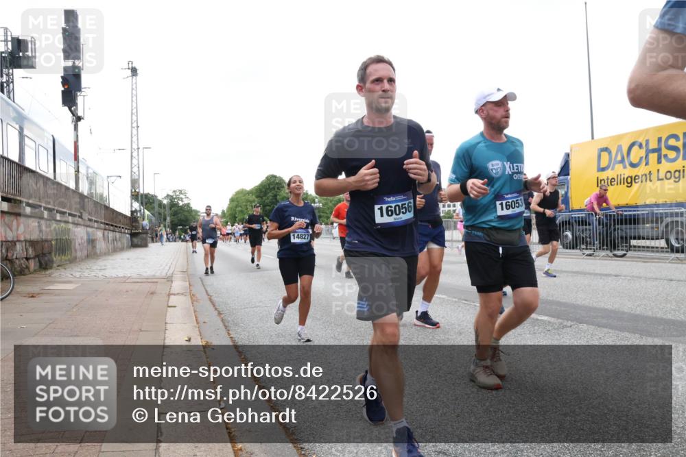 29.06.2025 - hella hamburg halbmarathon Lena Gebhardt http://msf.ph/oto/8422526 29.06.2025 10:52:50 Lombardsbrücke 14827, 16056, 16053, 1369, 1826, 2146, 2291, 2362, 2420, 2528, 2701, 2983, 2988, 3140, 3227, 3787, 4591, 4729, 5360, 6135, 6521, 6671, 7032, 7511, 7681, 7735, 7737, 7812, 8641, 9068, 9070, 9103, 9545, 9731, 10055, 10080, 10392, 10417, 10568, 10600, 10661, 10879, 10928, 10981, 11084, 11297, 11520, 11524, 11919, 12127, 12128, 12546, 12994, 13489, 14009, 14765, 14807, 14977, 14979, 16137 meine-sportfotos.de