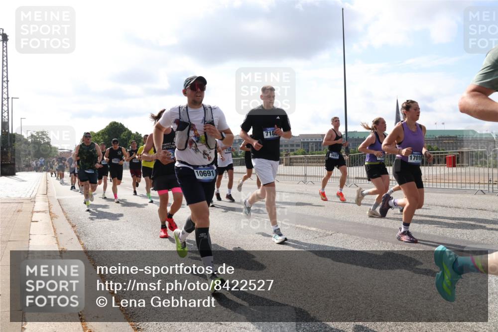 29.06.2025 - hella hamburg halbmarathon Lena Gebhardt http://msf.ph/oto/8422527 29.06.2025 09:51:58 Lombardsbrücke 10978, 6705, 10691, 1351, 718, 17016, 1057, 1312, 1353, 1520, 1569, 1570, 1604, 1631, 1763, 1903, 2653, 2880, 3437, 3697, 4297, 4634, 4843, 4865, 4991, 5014, 5047, 5129, 5231, 5336, 5375, 5410, 5690, 5987, 6373, 6490, 6700, 6705, 6711, 6770, 7092, 7105, 7185, 7363, 7710, 8074, 8346, 8359, 8564, 8871, 8900, 9114, 9358, 9364, 9547, 9659, 10319, 10375, 10480, 10669, 10691, 10934, 10978, 11021, 11417, 11714, 11821, 12438, 12623, 12711 meine-sportfotos.de