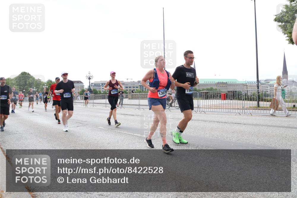 29.06.2025 - hella hamburg halbmarathon Lena Gebhardt http://msf.ph/oto/8422528 29.06.2025 10:43:01 Lombardsbrücke 15168, 4105, 16279, 13070, 1964, 1149, 1467, 1656, 1788, 1816, 1964, 1994, 2103, 2158, 2267, 2361, 2401, 2450, 2509, 2538, 2940, 2941, 2971, 3074, 3283, 3378, 3518, 3638, 3764, 3874, 4056, 4092, 4105, 4177, 4302, 4334, 4385, 4680, 4778, 5067, 5268, 5417, 5610, 5755, 5967, 6120, 6764, 7043, 7461, 7513, 7872, 8161, 8184, 8435, 8529, 8795, 8991, 9072, 9304, 9378, 9644, 9976, 10008, 10180, 10454, 10697, 11142, 11710, 12151, 12441, 13049, 13241 meine-sportfotos.de