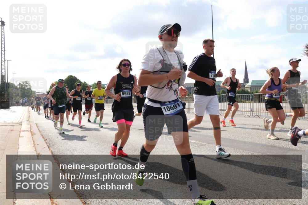 29.06.2025 - hella hamburg halbmarathon Lena Gebhardt http://msf.ph/oto/8422540 29.06.2025 09:51:58 Lombardsbrücke 14600, 10978, 5047, 5987, 10691, 718, 3697, 14228, 1057, 1312, 1353, 1520, 1569, 1570, 1604, 1631, 1763, 1903, 2653, 2880, 3437, 3697, 4297, 4634, 4843, 4865, 4991, 5014, 5047, 5129, 5231, 5336, 5375, 5410, 5690, 5987, 6373, 6490, 6700, 6705, 6711, 6770, 7092, 7105, 7185, 7363, 7710, 8074, 8346, 8359, 8564, 8871, 8900, 9114, 9358, 9364, 9547, 9659, 10319, 10375, 10480, 10669, 10691, 10934, 10978, 11021, 11417, 11714, 11821, 12438, 12623, 12711 meine-sportfotos.de