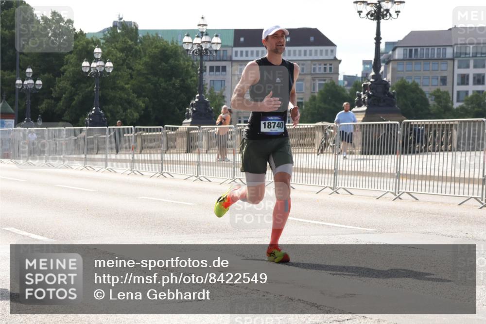 29.06.2025 - hella hamburg halbmarathon Lena Gebhardt http://msf.ph/oto/8422549 29.06.2025 09:42:42 Lombardsbrücke 18740, 2618, 5612, 7331, 7855, 9269, 10468, 11078, 11228, 12360, 13346, 13872, 13913, 14113, 14753, 14836, 15253, 16615, 17614, 18569, 18740, 19041, 19042, 19050, 19076, 19078 meine-sportfotos.de