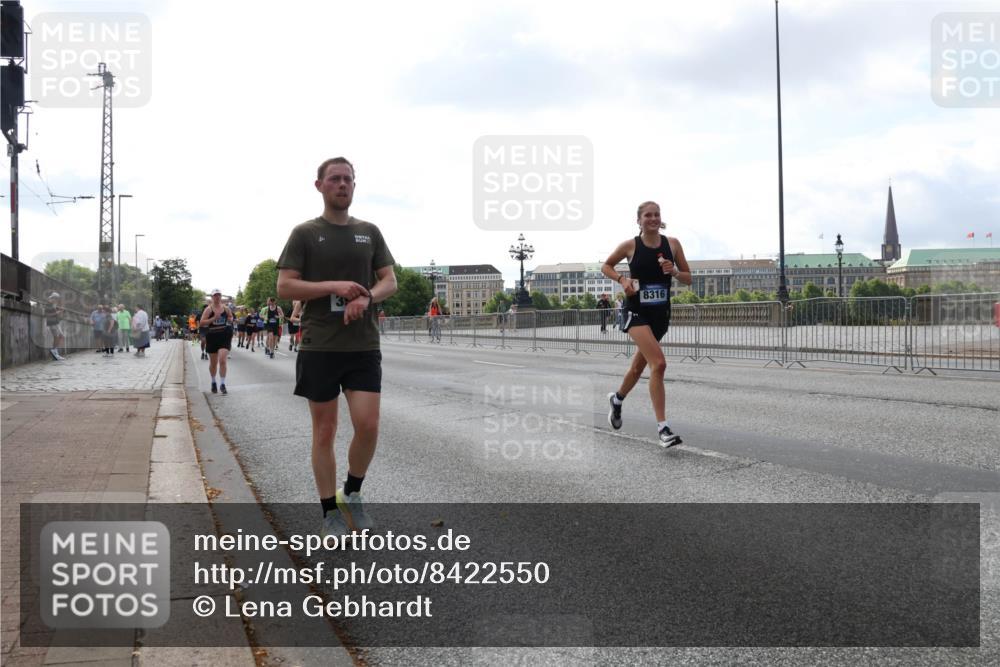 29.06.2025 - hella hamburg halbmarathon Lena Gebhardt http://msf.ph/oto/8422550 29.06.2025 10:06:00 Lombardsbrücke 8316, 1229, 1448, 1830, 1842, 2471, 2540, 2624, 3062, 3461, 3929, 4169, 4542, 4782, 4868, 5431, 5762, 6014, 6314, 7138, 7741, 8051, 8316, 8894, 8909, 9339, 9361, 9477, 9736, 9737, 9738, 9917, 10781, 10791, 10998, 11958, 13042, 13054, 13481, 14369, 14987, 15145, 15229, 15766, 15772, 16441, 16687, 17239, 17731, 17740, 17746, 17885, 18768, 18857, 18966, 18973, 19248 meine-sportfotos.de