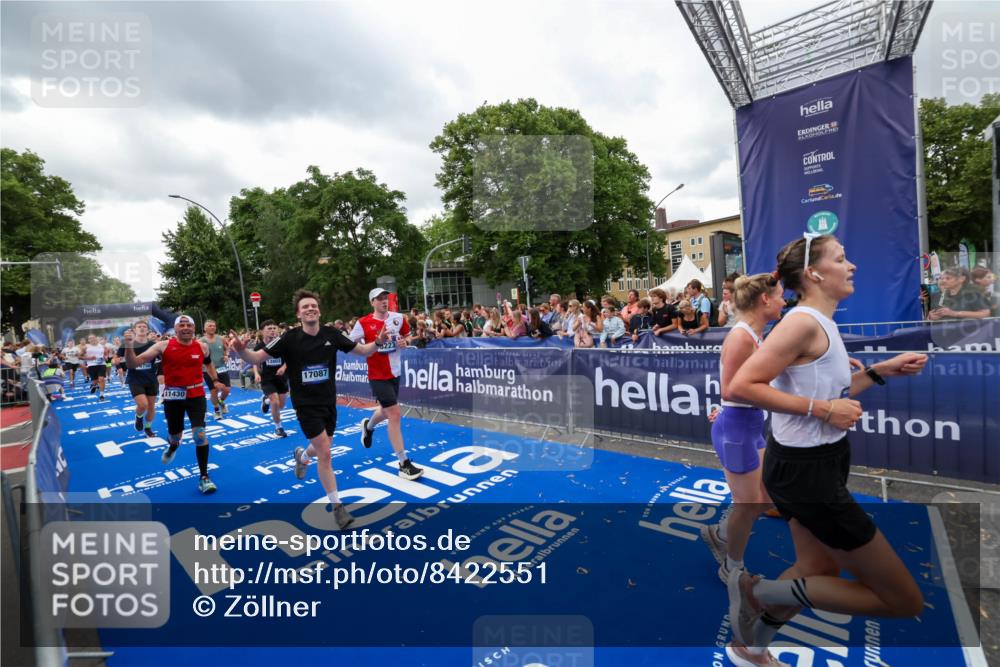 29.06.2025 - hella hamburg halbmarathon Zöllner http://msf.ph/oto/8422551 29.06.2025 10:54:24 Ziel 1267, 1442, 3103, 3426, 3861, 4635, 6511, 6512, 7274, 8223, 8772, 11430, 12362, 13289, 13803, 15946, 16327, 16527, 16574, 16750, 16879, 17087, 17698, 18268 meine-sportfotos.de