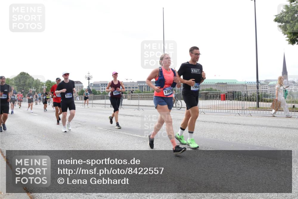 29.06.2025 - hella hamburg halbmarathon Lena Gebhardt http://msf.ph/oto/8422557 29.06.2025 10:43:01 Lombardsbrücke 5168, 245, 4105, 16279, 13070, 1964, 1149, 1467, 1656, 1788, 1816, 1964, 1994, 2103, 2158, 2267, 2361, 2401, 2450, 2509, 2538, 2940, 2941, 2971, 3074, 3283, 3378, 3518, 3638, 3764, 3874, 4056, 4092, 4105, 4177, 4302, 4334, 4385, 4680, 4778, 5067, 5268, 5417, 5610, 5755, 5967, 6120, 6764, 7043, 7461, 7513, 7872, 8161, 8184, 8435, 8529, 8795, 8991, 9072, 9304, 9378, 9644, 9976, 10008, 10180, 10454, 10697, 11142, 11710, 12151, 12441, 13049, 13241 meine-sportfotos.de