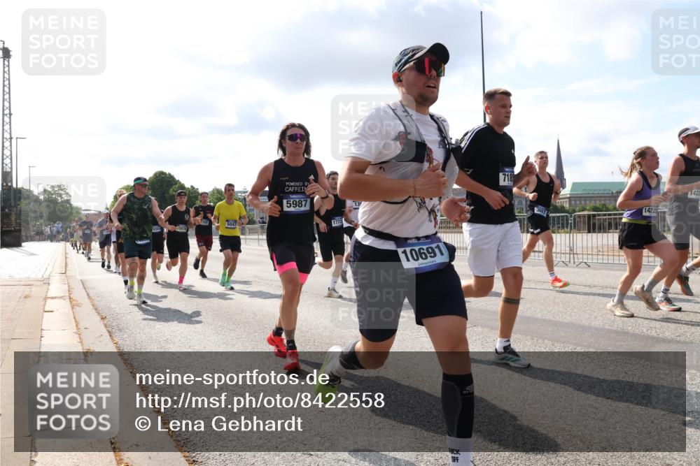 29.06.2025 - hella hamburg halbmarathon Lena Gebhardt http://msf.ph/oto/8422558 29.06.2025 09:51:58 Lombardsbrücke 705, 5047, 8304, 14000, 5987, 1773, 13, 10691, 14228, 1422, 1057, 1312, 1353, 1520, 1569, 1570, 1604, 1631, 1763, 1903, 2653, 2880, 3437, 3697, 4297, 4634, 4843, 4865, 4991, 5014, 5047, 5129, 5231, 5336, 5375, 5410, 5690, 5987, 6373, 6490, 6700, 6705, 6711, 6770, 7092, 7105, 7185, 7363, 7710, 8074, 8346, 8359, 8564, 8871, 8900, 9114, 9358, 9364, 9547, 9659, 10319, 10375, 10480, 10669, 10691, 10934, 10978, 11021, 11417, 11714, 11821, 12438, 12623, 12711 meine-sportfotos.de