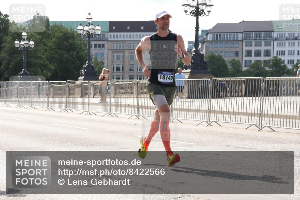 29.06.2025 - hella hamburg halbmarathon Lena Gebhardt http://msf.ph/oto/8422566 29.06.2025 09:42:42 Lombardsbrücke 18740, 2618, 5612, 7331, 7855, 9269, 10468, 11078, 11228, 12360, 13346, 13872, 13913, 14113, 14753, 14836, 15253, 16615, 17614, 18569, 18740, 19041, 19042, 19050, 19076, 19078 meine-sportfotos.de