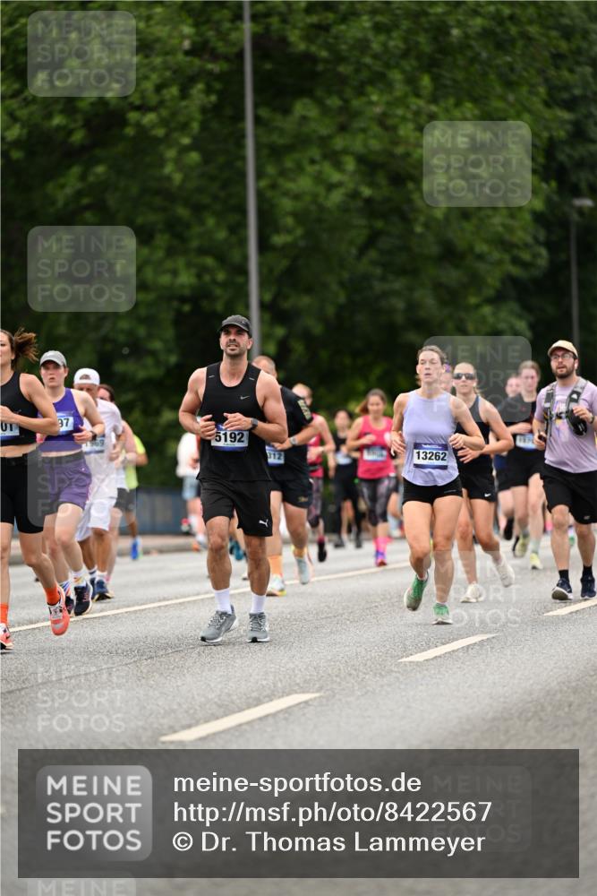 29.06.2025 - hella hamburg halbmarathon Dr. Thomas Lammeyer http://msf.ph/oto/8422567 29.06.2025 10:48:17 Kennedybrücke 1400, 1816, 2258, 2343, 2361, 2733, 3597, 4636, 4866, 5001, 5192, 5201, 5214, 5649, 5902, 5905, 6096, 6226, 6334, 6931, 7197, 7205, 8504, 9704, 9879, 10006, 10097, 10220, 11093, 11279 meine-sportfotos.de
