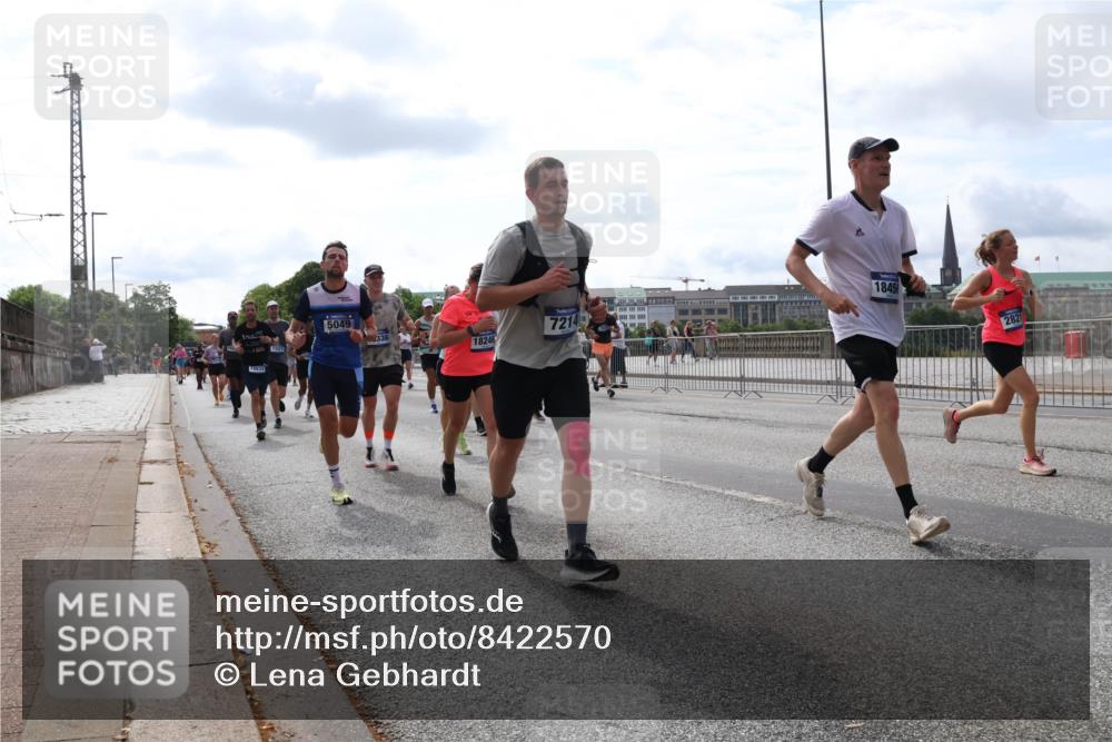 29.06.2025 - hella hamburg halbmarathon Lena Gebhardt http://msf.ph/oto/8422570 29.06.2025 10:18:47 Lombardsbrücke 14532, 1521, 5049, 336, 1845, 7214, 18246, 2821, 1234, 1349, 1521, 1820, 2096, 2335, 2703, 2781, 2802, 2821, 3026, 3105, 3118, 3202, 3529, 3591, 3592, 3631, 4123, 4383, 4718, 4802, 4845, 5049, 5264, 5266, 5323, 5834, 5909, 5910, 6194, 6249, 6332, 6413, 6533, 6736, 7051, 7121, 7160, 7214, 7252, 7454, 8341, 8665, 8780, 9222, 9270, 9272, 9276, 9505, 9549, 9586, 9658, 9748, 9756, 9757, 9834, 10037, 10172, 10467, 10502, 10659, 10687, 10816, 12541, 12548, 12552, 12703, 13341 meine-sportfotos.de
