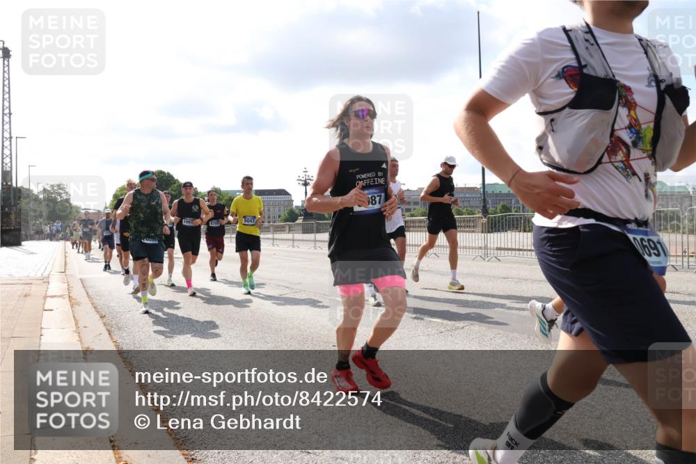29.06.2025 - hella hamburg halbmarathon Lena Gebhardt http://msf.ph/oto/8422574 29.06.2025 09:51:59 Lombardsbrücke 4600, 5047, 1097, 6705, 987, 1691, 1057, 1312, 1353, 1520, 1569, 1570, 1604, 1631, 1763, 1903, 2653, 2880, 3305, 3437, 3697, 4297, 4634, 4843, 4865, 4991, 5014, 5047, 5129, 5231, 5336, 5375, 5410, 5690, 5987, 6373, 6490, 6700, 6705, 6711, 6770, 7092, 7105, 7185, 7363, 7710, 8074, 8346, 8359, 8564, 8871, 8900, 9114, 9358, 9364, 9547, 9659, 10319, 10375, 10480, 10669, 10691, 10934, 10978, 11021, 11417, 11714, 11821, 12438, 12623, 12711 meine-sportfotos.de