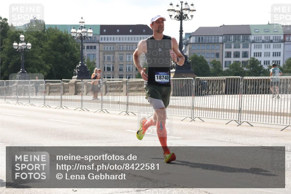 29.06.2025 - hella hamburg halbmarathon Lena Gebhardt http://msf.ph/oto/8422581 29.06.2025 09:42:42 Lombardsbrücke 18740, 2618, 5612, 7331, 7855, 9269, 10468, 11078, 11228, 12360, 13346, 13872, 13913, 14113, 14753, 14836, 15253, 16615, 17614, 18569, 18740, 19041, 19042, 19050, 19076, 19078 meine-sportfotos.de