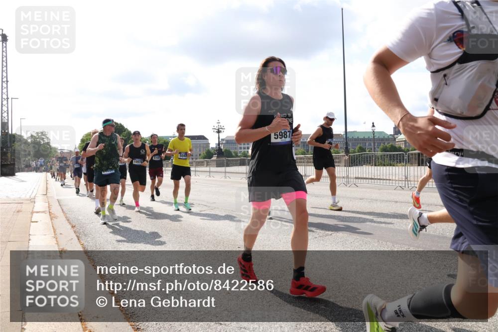 29.06.2025 - hella hamburg halbmarathon Lena Gebhardt http://msf.ph/oto/8422586 29.06.2025 09:51:59 Lombardsbrücke 4600, 10978, 5987, 1057, 1312, 1353, 1520, 1569, 1570, 1604, 1631, 1763, 1903, 2653, 2880, 3305, 3437, 3697, 4297, 4634, 4843, 4865, 4991, 5014, 5047, 5129, 5231, 5336, 5375, 5410, 5690, 5987, 6373, 6490, 6700, 6705, 6711, 6770, 7092, 7105, 7185, 7363, 7710, 8074, 8346, 8359, 8564, 8871, 8900, 9114, 9358, 9364, 9547, 9659, 10319, 10375, 10480, 10669, 10691, 10934, 10978, 11021, 11417, 11714, 11821, 12438, 12623, 12711 meine-sportfotos.de