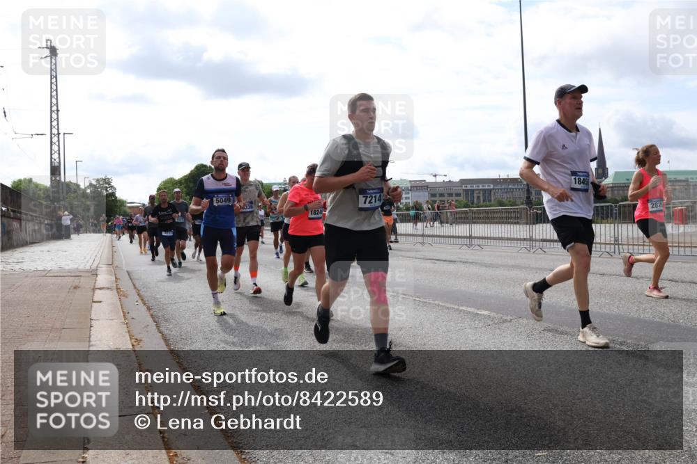 29.06.2025 - hella hamburg halbmarathon Lena Gebhardt http://msf.ph/oto/8422589 29.06.2025 10:18:47 Lombardsbrücke 5049, 18246, 7214, 18456, 2821, 1234, 1349, 1521, 1820, 2096, 2335, 2703, 2781, 2802, 2821, 3026, 3105, 3118, 3202, 3529, 3591, 3592, 3631, 4123, 4383, 4718, 4802, 4845, 5049, 5264, 5266, 5323, 5834, 5909, 5910, 6194, 6249, 6332, 6413, 6533, 6736, 7051, 7121, 7160, 7214, 7252, 7454, 8341, 8665, 8780, 9222, 9270, 9272, 9276, 9505, 9549, 9586, 9658, 9748, 9756, 9757, 9834, 10037, 10172, 10467, 10502, 10659, 10687, 10816, 12541, 12548, 12552, 12703, 13341 meine-sportfotos.de