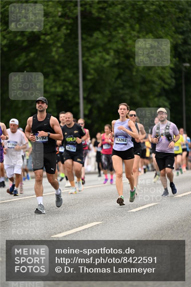 29.06.2025 - hella hamburg halbmarathon Dr. Thomas Lammeyer http://msf.ph/oto/8422591 29.06.2025 10:48:18 Kennedybrücke 1400, 1816, 2258, 2343, 2361, 2733, 3597, 4636, 4866, 5001, 5192, 5201, 5214, 5649, 5902, 5905, 6096, 6226, 6334, 6931, 7197, 7205, 8504, 9704, 9879, 10006, 10097, 10220, 11093, 11279 meine-sportfotos.de