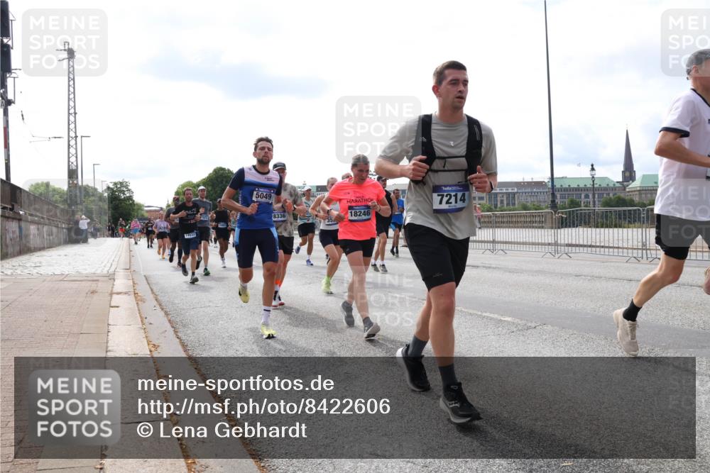 29.06.2025 - hella hamburg halbmarathon Lena Gebhardt http://msf.ph/oto/8422606 29.06.2025 10:18:47 Lombardsbrücke 14532, 5049, 8336, 35, 18246, 7214, 1234, 1349, 1521, 1820, 2096, 2335, 2703, 2781, 2802, 2821, 3026, 3105, 3118, 3202, 3529, 3591, 3592, 3631, 4123, 4383, 4718, 4802, 4845, 5049, 5264, 5266, 5323, 5834, 5909, 5910, 6194, 6249, 6332, 6413, 6533, 6736, 7051, 7121, 7160, 7214, 7252, 7454, 8341, 8665, 8780, 9222, 9270, 9272, 9276, 9505, 9549, 9586, 9658, 9748, 9756, 9757, 9834, 10037, 10172, 10467, 10502, 10659, 10687, 10816, 12541, 12548, 12552, 12703, 13341 meine-sportfotos.de