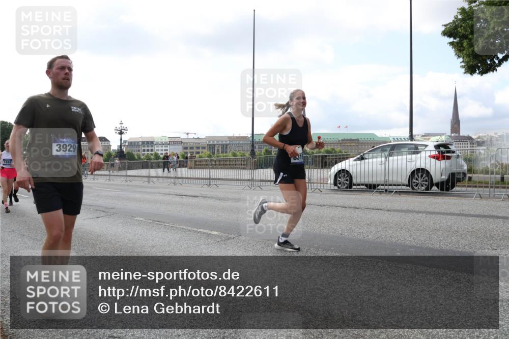 29.06.2025 - hella hamburg halbmarathon Lena Gebhardt http://msf.ph/oto/8422611 29.06.2025 10:06:01 Lombardsbrücke 1842, 3929, 1229, 1448, 1830, 1842, 2471, 2540, 2624, 3062, 3461, 3929, 4169, 4542, 4782, 4868, 5431, 5762, 6014, 6314, 7138, 7741, 8051, 8316, 8894, 8909, 9339, 9361, 9477, 9736, 9737, 9738, 9917, 10781, 10791, 10998, 11958, 13042, 13054, 13481, 14369, 14987, 15145, 15229, 15537, 15766, 15772, 16441, 16687, 17239, 17731, 17740, 17746, 17885, 18768, 18857, 18966, 18973, 19248 meine-sportfotos.de