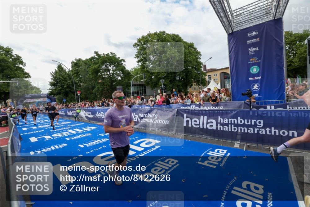 29.06.2025 - hella hamburg halbmarathon Zöllner http://msf.ph/oto/8422626 29.06.2025 10:32:39 Ziel 1707, 1990, 11877, 13199, 14293, 14908, 16619, 18135, 18562, 18563 meine-sportfotos.de