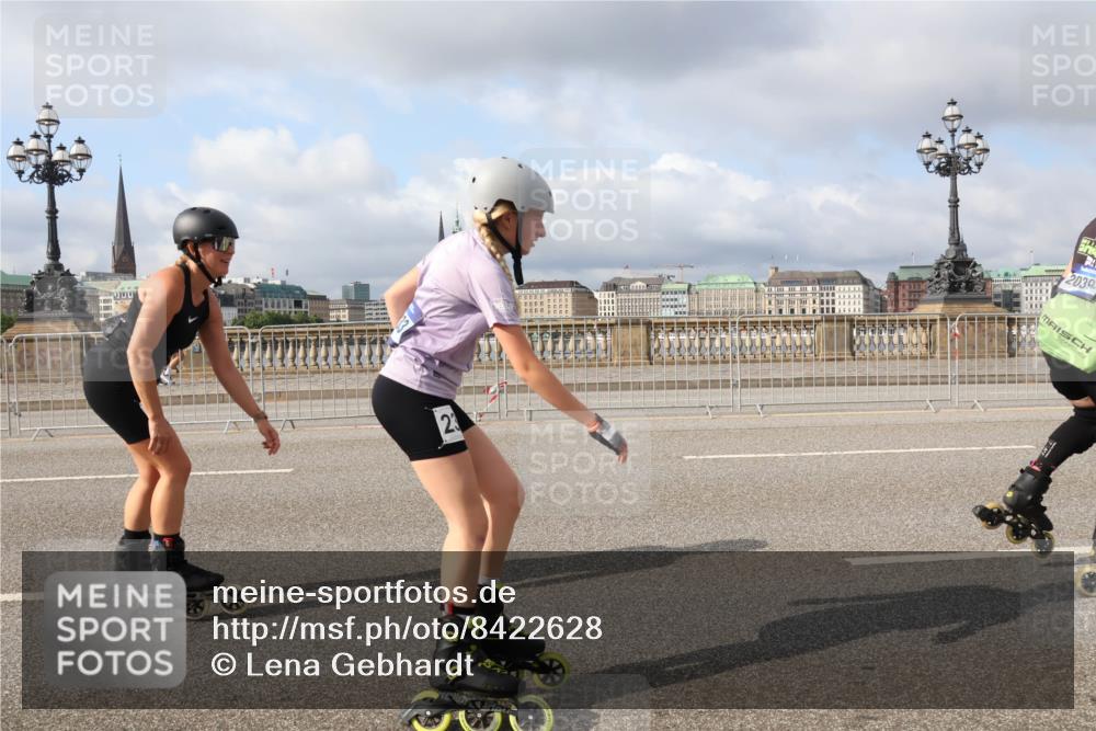 29.06.2025 - hella hamburg halbmarathon Lena Gebhardt http://msf.ph/oto/8422628 29.06.2025 08:57:49 Lombardsbrücke 000, 23, 2039 meine-sportfotos.de