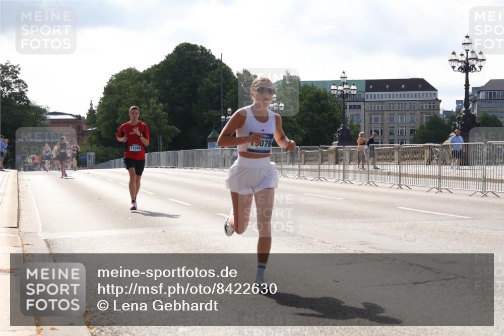 29.06.2025 - hella hamburg halbmarathon Lena Gebhardt http://msf.ph/oto/8422630 29.06.2025 09:42:43 Lombardsbrücke 75076, 13346, 2618, 5612, 7331, 7855, 9269, 10468, 11078, 11228, 12360, 12529, 12992, 13346, 13872, 13913, 14113, 14753, 14836, 15253, 16615, 17614, 18569, 18740, 19041, 19042, 19050, 19076, 19078 meine-sportfotos.de