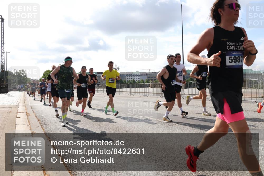 29.06.2025 - hella hamburg halbmarathon Lena Gebhardt http://msf.ph/oto/8422631 29.06.2025 09:51:59 Lombardsbrücke 15, 14000, 10978, 5047, 177, 1353, 17911, 5987, 1057, 1312, 1353, 1520, 1569, 1570, 1604, 1631, 1763, 1903, 2653, 2880, 3305, 3437, 3697, 4297, 4634, 4843, 4865, 4991, 5014, 5047, 5129, 5231, 5336, 5375, 5410, 5690, 5987, 6373, 6490, 6700, 6705, 6711, 6770, 7092, 7105, 7185, 7363, 7710, 8074, 8346, 8359, 8564, 8871, 8900, 9114, 9358, 9364, 9547, 9659, 10319, 10375, 10480, 10669, 10691, 10934, 10978, 11021, 11417, 11714, 11821, 12438, 12623, 12711 meine-sportfotos.de