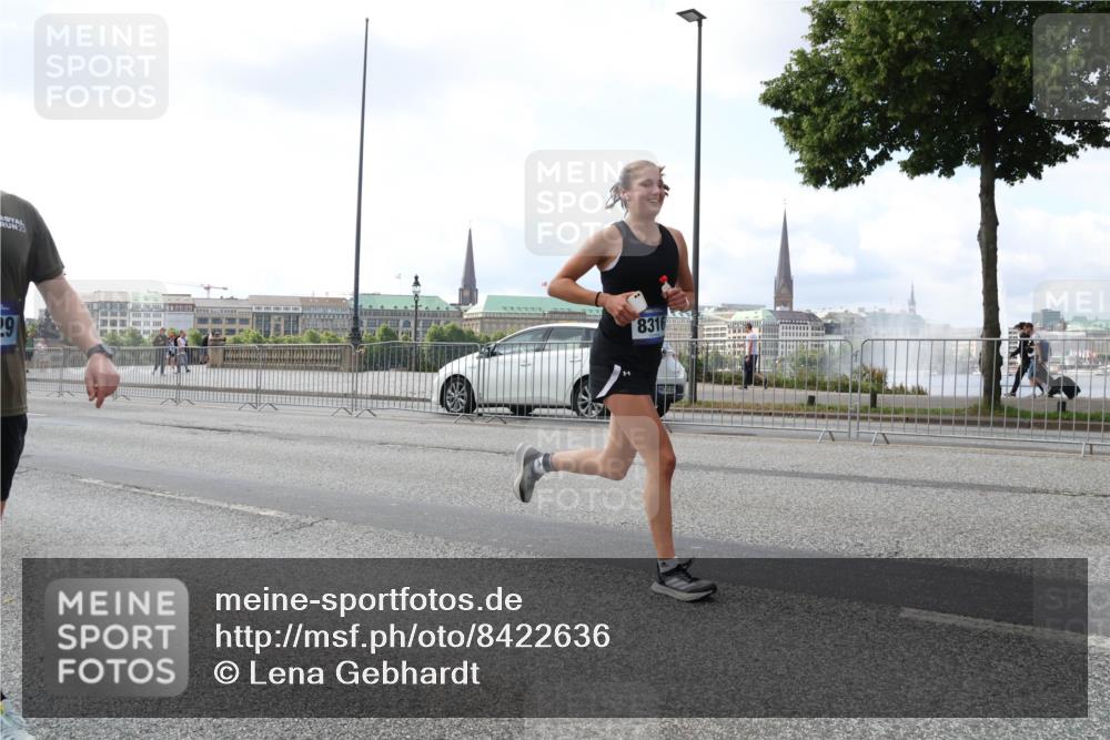29.06.2025 - hella hamburg halbmarathon Lena Gebhardt http://msf.ph/oto/8422636 29.06.2025 10:06:01 Lombardsbrücke 29, 8316, 1229, 1448, 1830, 1842, 2471, 2540, 2624, 3062, 3461, 3929, 4169, 4542, 4782, 4868, 5431, 5762, 6014, 6314, 7138, 7741, 8051, 8316, 8894, 8909, 9339, 9361, 9477, 9736, 9737, 9738, 9917, 10781, 10791, 10998, 11958, 13042, 13054, 13481, 14369, 14987, 15145, 15229, 15537, 15766, 15772, 16441, 16687, 17239, 17731, 17740, 17746, 17885, 18768, 18857, 18966, 18973, 19248 meine-sportfotos.de