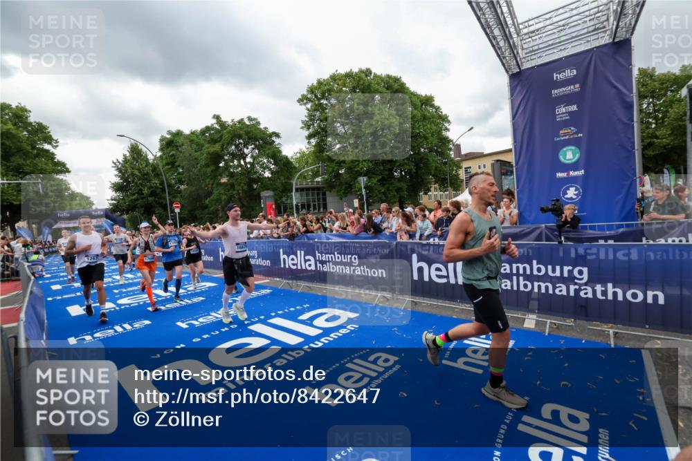 29.06.2025 - hella hamburg halbmarathon Zöllner http://msf.ph/oto/8422647 29.06.2025 10:54:27 Ziel 1267, 1442, 3426, 4635, 4868, 6511, 6512, 7129, 8772, 11009, 12321, 12362, 13289, 15946, 16327, 16574, 16750, 16879, 17698, 18268, 19067 meine-sportfotos.de