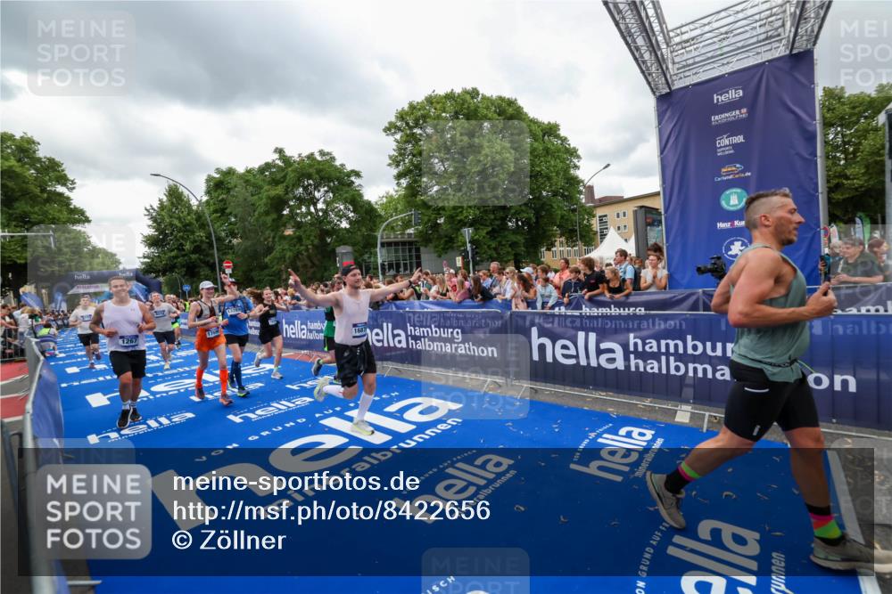 29.06.2025 - hella hamburg halbmarathon Zöllner http://msf.ph/oto/8422656 29.06.2025 10:54:27 Ziel 1267, 1442, 3426, 4635, 4868, 6511, 6512, 7129, 8772, 11009, 12321, 12362, 13289, 15946, 16327, 16574, 16750, 16879, 17698, 18268, 19067 meine-sportfotos.de