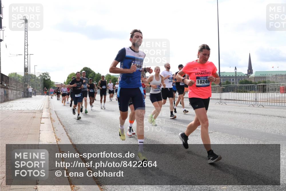 29.06.2025 - hella hamburg halbmarathon Lena Gebhardt http://msf.ph/oto/8422664 29.06.2025 10:18:48 Lombardsbrücke 14532, 12341, 49, 7121, 12890, 5529, 18246, 1234, 1349, 1521, 1820, 2096, 2703, 2781, 2802, 2821, 3026, 3105, 3118, 3202, 3529, 3591, 3592, 3631, 4123, 4383, 4718, 4802, 4845, 5049, 5264, 5266, 5323, 5834, 5909, 5910, 6194, 6249, 6332, 6413, 6533, 6736, 7051, 7121, 7160, 7214, 7252, 7454, 8341, 8665, 8780, 9222, 9270, 9272, 9276, 9505, 9549, 9586, 9658, 9748, 9756, 9757, 10037, 10172, 10467, 10502, 10659, 10687, 10816, 12541, 12548, 12552, 12703, 13341 meine-sportfotos.de