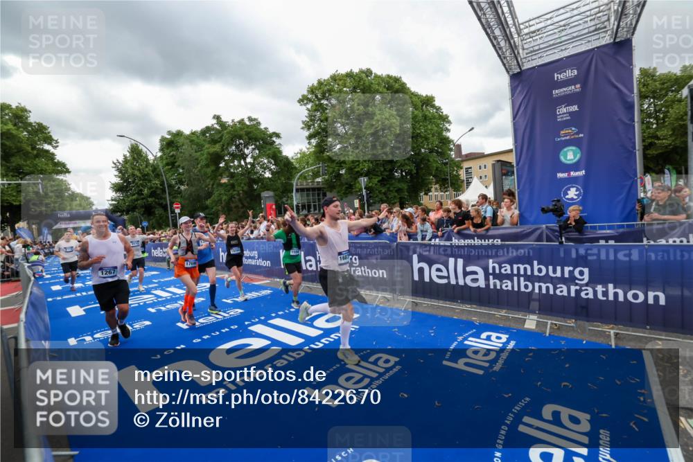 29.06.2025 - hella hamburg halbmarathon Zöllner http://msf.ph/oto/8422670 29.06.2025 10:54:27 Ziel 1267, 1442, 3426, 4635, 4868, 6511, 6512, 7129, 8772, 11009, 12321, 12362, 13289, 15946, 16327, 16574, 16750, 16879, 17698, 18268, 19067 meine-sportfotos.de