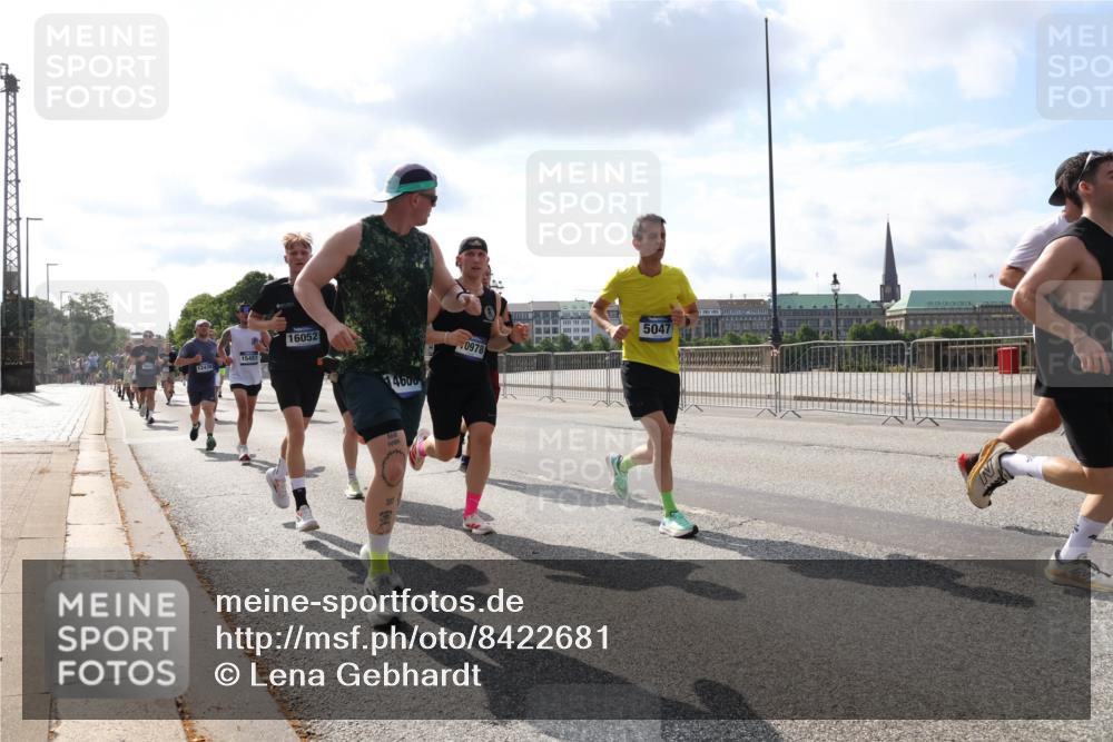 29.06.2025 - hella hamburg halbmarathon Lena Gebhardt http://msf.ph/oto/8422681 29.06.2025 09:52:00 Lombardsbrücke 16052, 1057, 1312, 1353, 1520, 1569, 1570, 1604, 1631, 1763, 1903, 2653, 2880, 3305, 3437, 3697, 4297, 4634, 4843, 4865, 4991, 5014, 5047, 5129, 5231, 5336, 5375, 5410, 5690, 5987, 6373, 6490, 6700, 6705, 6711, 6770, 7092, 7105, 7185, 7363, 7710, 8074, 8346, 8359, 8564, 8871, 8900, 9114, 9358, 9364, 9444, 9547, 9659, 10319, 10375, 10480, 10669, 10691, 10934, 10978, 11021, 11417, 11714, 11821, 12438, 12623, 12711, 13728 meine-sportfotos.de